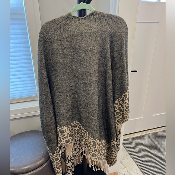 Croft&Barrow leopard Shawl - Picture 3 of 4